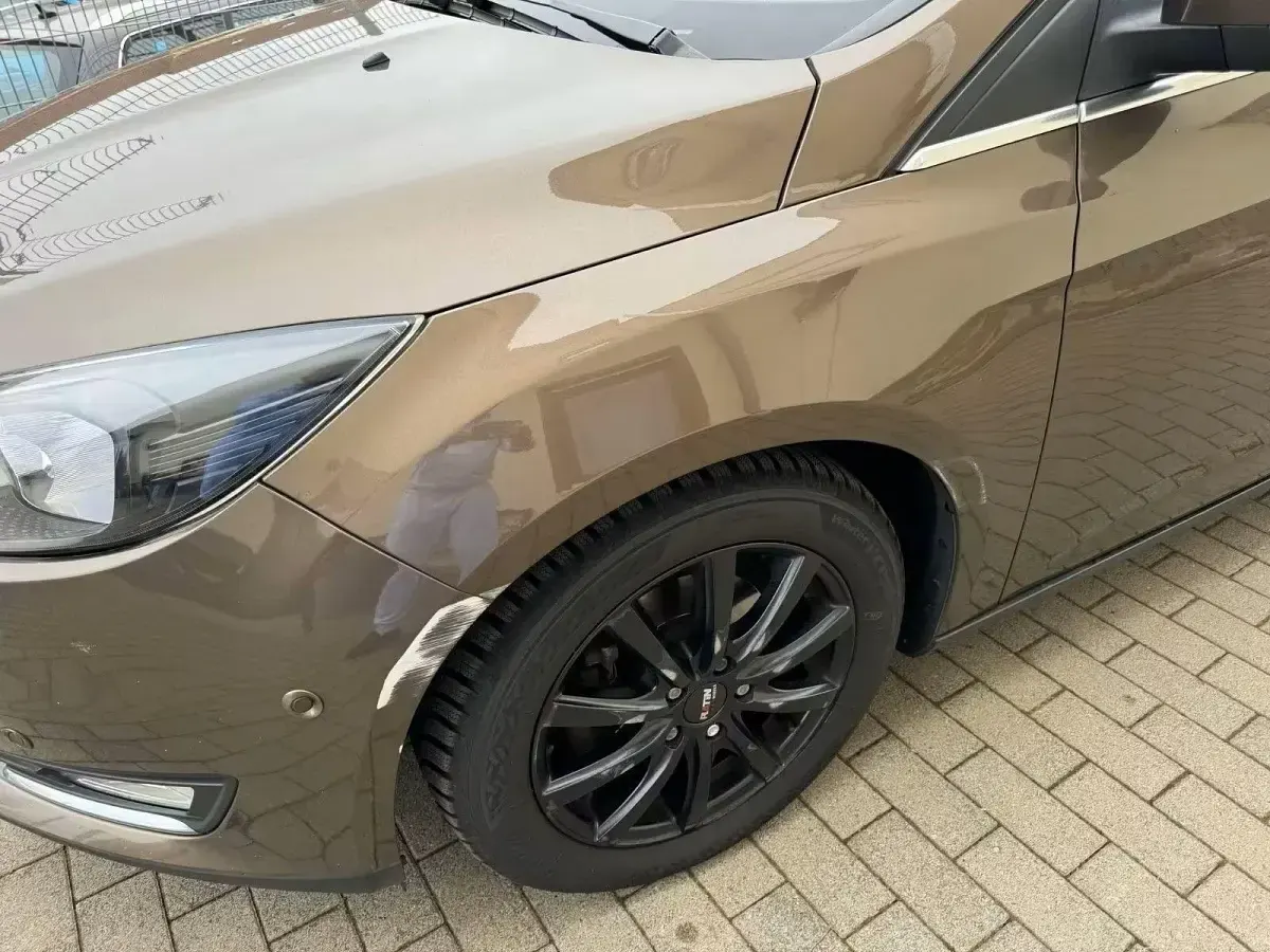 Gebraucht Ford Focus Titanium 125 PS (91 kW) 2012 Grau Kombi