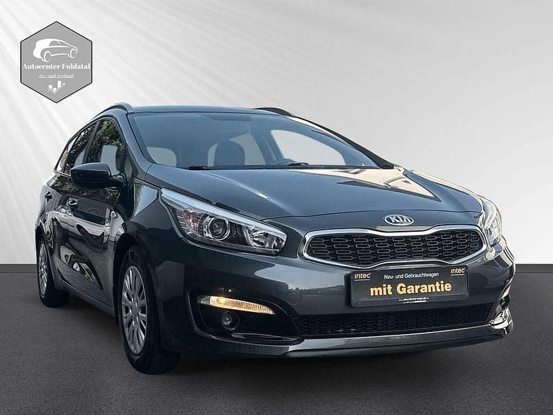 Grau Gebraucht 2017 Kia Ceed Limousine | 11.900 € (Fairer Preis) - Bild 1/4