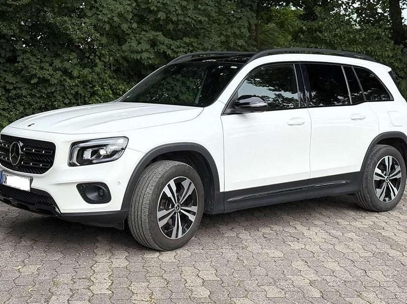 Weiß Gebraucht 2022 Mercedes GLB200 Progressive SUV | 34.950 € (Superpreis) - Bild 1/4