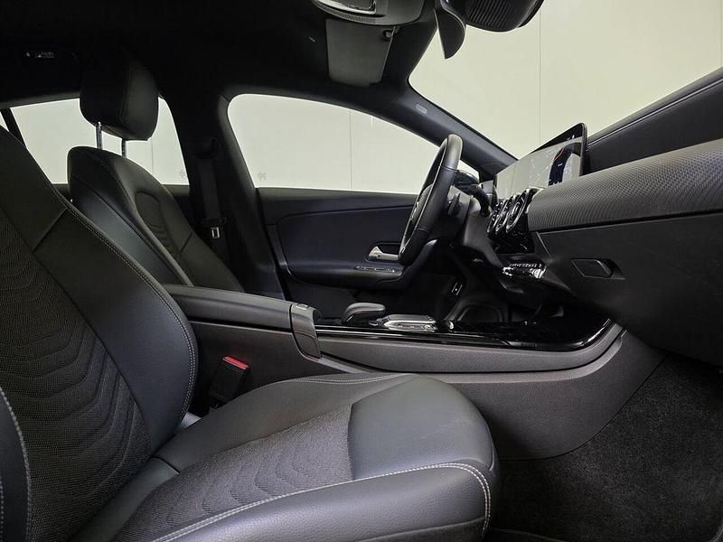 Gebraucht Mercedes CLA250e 218 PS (160 kW) 2023 Schwarz Limousine