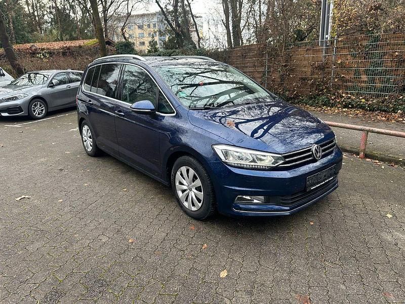 Blau Gebraucht 2015 VW Touran Comfortline Van / Kleinbus | 9.950 € (Fairer Preis) - Bild 1/4