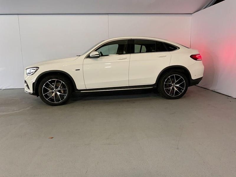 Gebraucht Mercedes GLC300e AMG line 320 PS (235 kW) 2020 Unilack polarweiß Coupé
