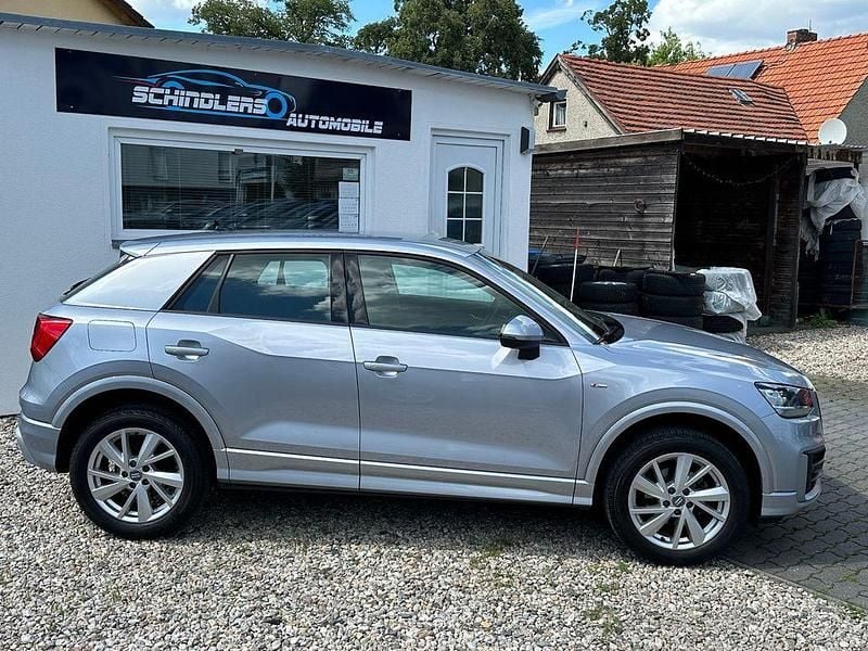 Gebraucht Audi Q2 S-Line 116 PS (85 kW) 2019 Silber SUV