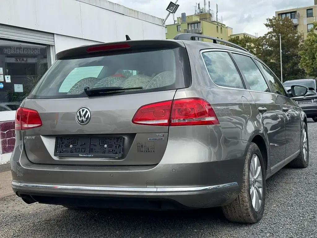 Gebraucht VW Passat Comfortline 122 PS (89 kW) 2012 Braun Kombi