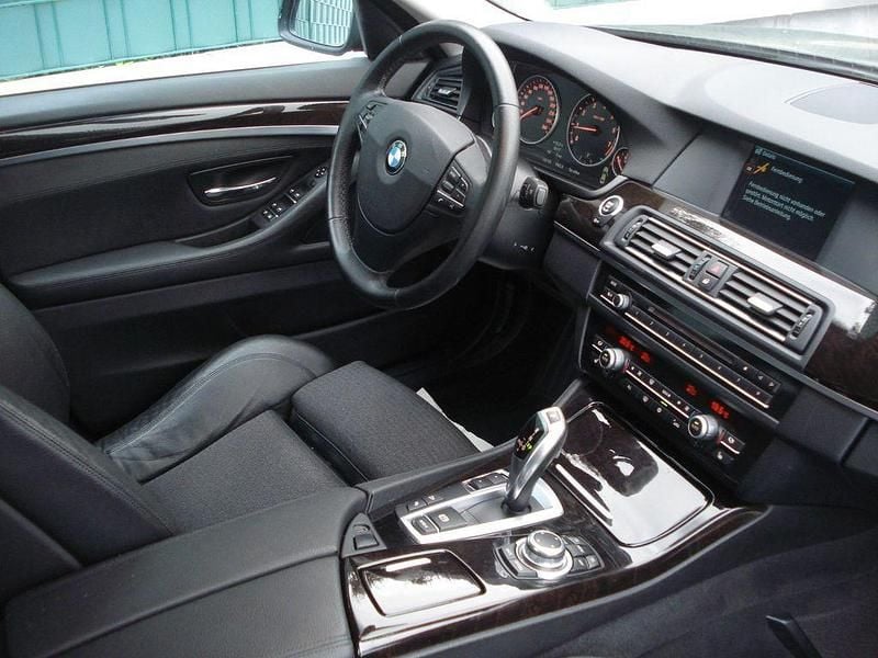 Gebraucht BMW 528 Sport Line 245 PS (180 kW) 2012 Blau Limousine