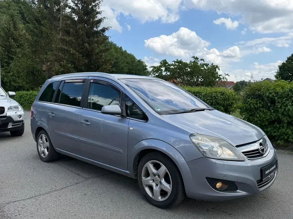 Gebraucht Opel Zafira Innovation 150 PS (110 kW) 2008 Silber Van / Kleinbus