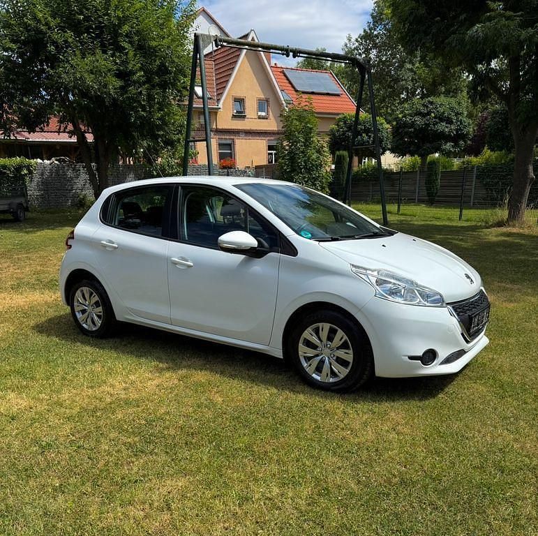 Weiß Gebraucht 2013 Peugeot 208 Active Kleinwagen | 6.200 € (Fairer Preis) - Bild 1/4