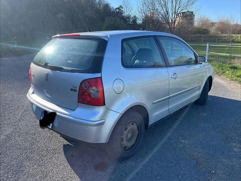 Gebraucht VW Polo Highline 64 PS (47 kW) 2004 Silber Kleinwagen