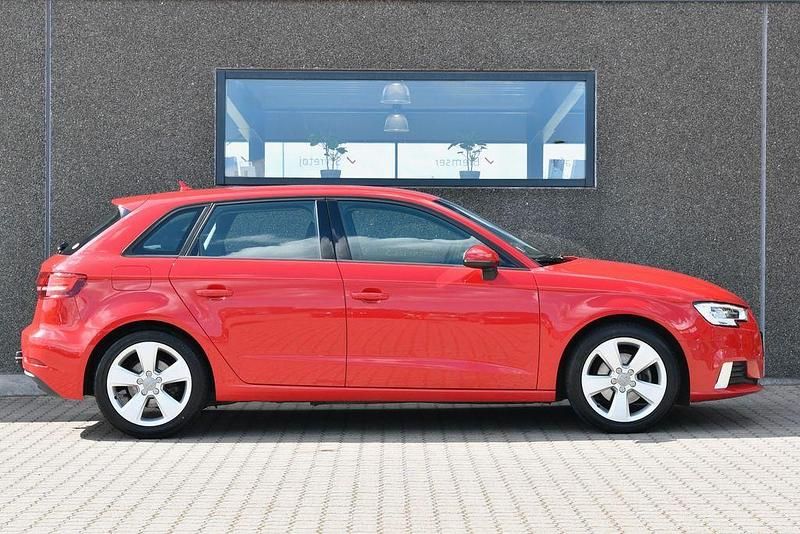 Gebraucht Audi A3 Sport 150 PS (110 kW) 2016 Rot Limousine