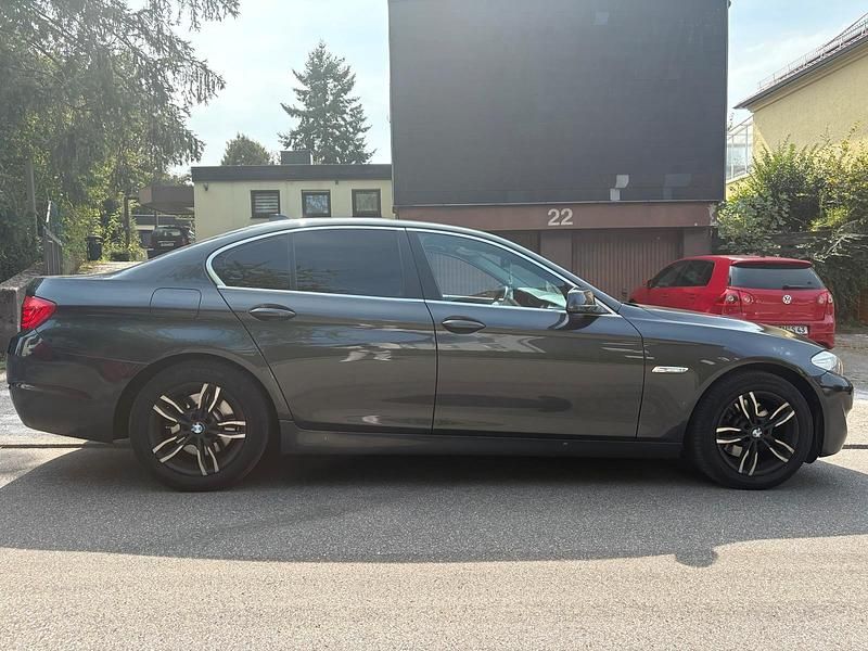 Schwarz Gebraucht 2010 BMW 520 Limousine | 10.800 € (Fairer Preis) - Bild 1/4