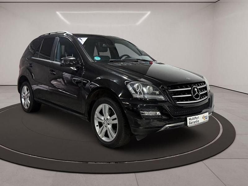 Obsidianschwarz Gebraucht 2011 Mercedes ML300 SUV | 14.990 € (Fairer Preis) - Bild 1/4