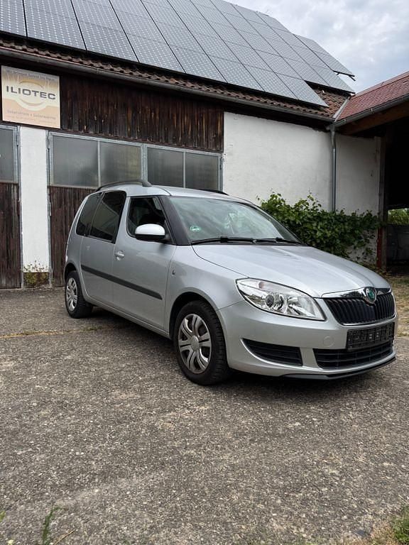 Silber Gebraucht 2012 Skoda Roomster Kombi | 3.485 € (Fairer Preis) - Bild 1/4