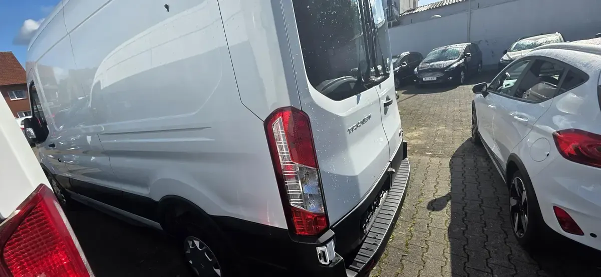 Gebraucht Ford Transit Trend 131 PS (96 kW) 2021 Frostweiß Pickup