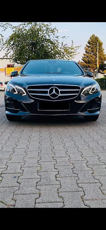 Schwarz Gebraucht 2014 Mercedes E200 Avantgarde Limousine | 16.800 € (Etwas zu teuer) - Bild 1/4