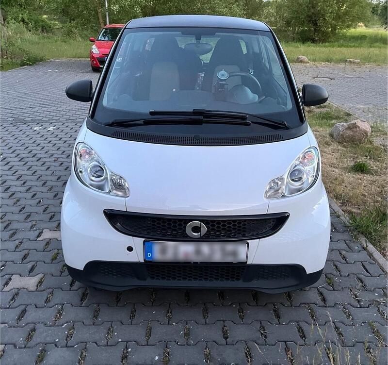 Weiß Gebraucht 2015 Smart ForTwo Coupé Kleinwagen | 4.749 € (Superpreis) - Bild 1/4