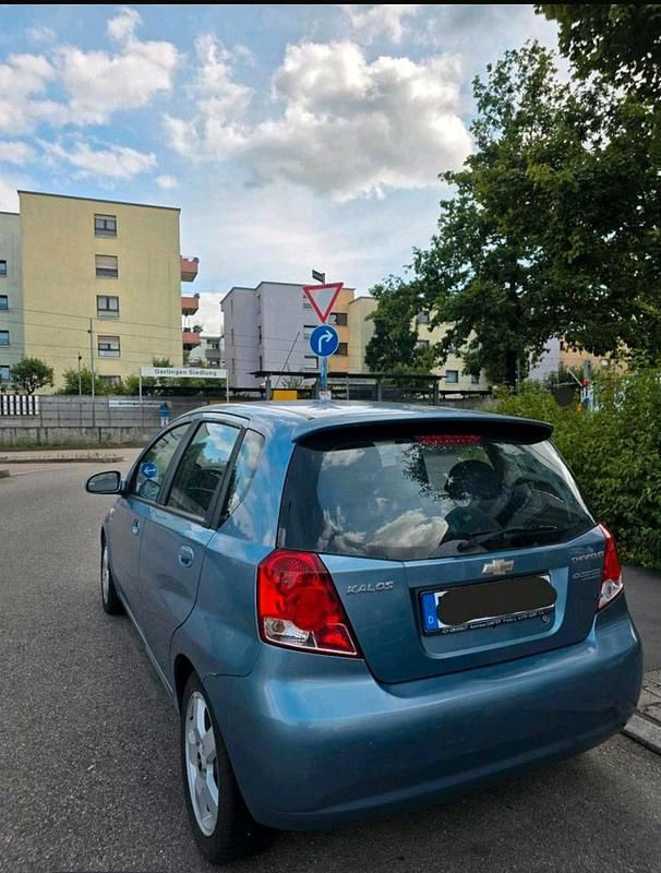 Blau Gebraucht 2007 Chevrolet Kalos Limousine | 1.000 € - Bild 1/4