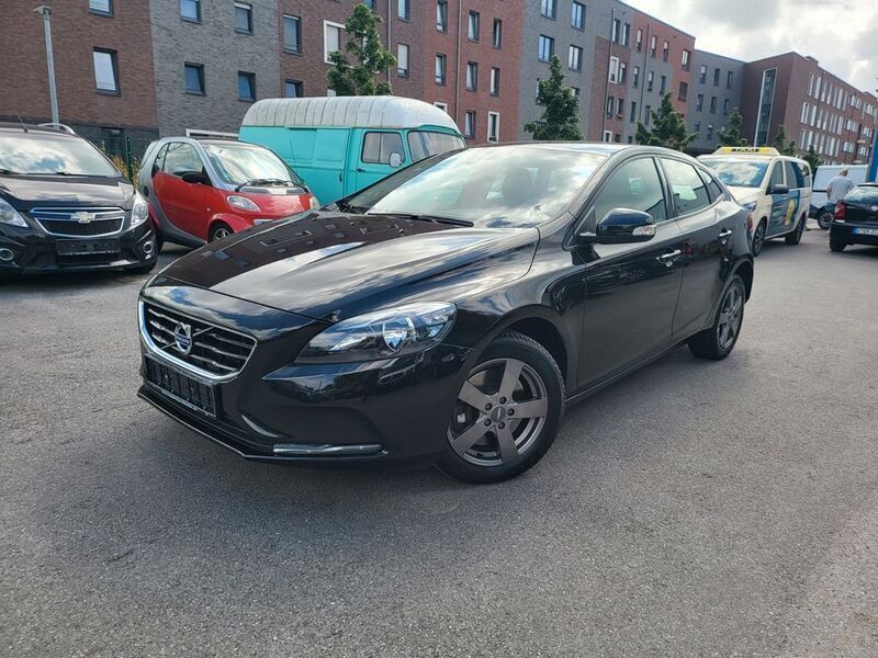 Schwarz Gebraucht 2015 Volvo V40 You! Kombi | 14.350 € (Teuer) - Bild 1/4
