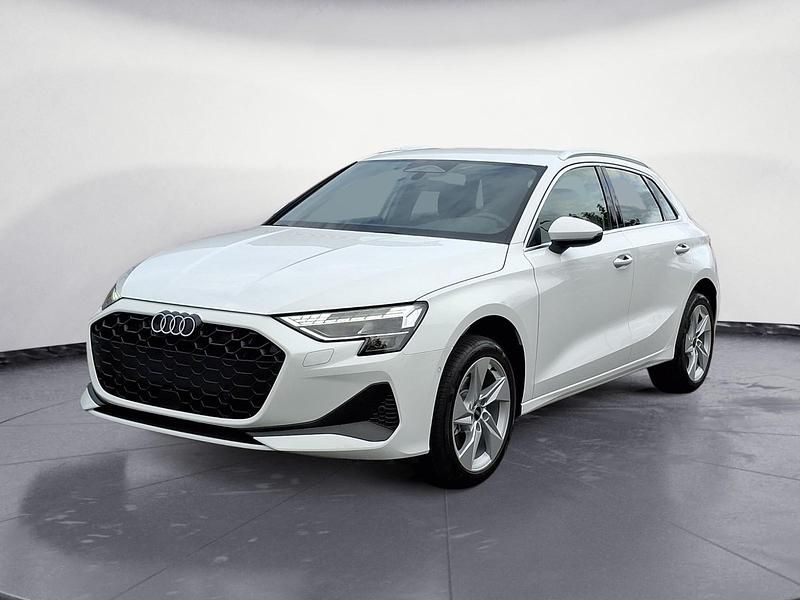 Weiß Gebraucht 2025 Audi A3 Ambiente Kombi | 25.888 € (Superpreis) - Bild 1/4