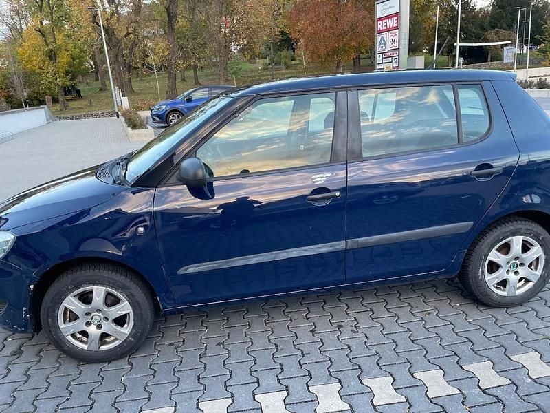Gebraucht Skoda Fabia 69 PS (50 kW) 2011 Blau Limousine