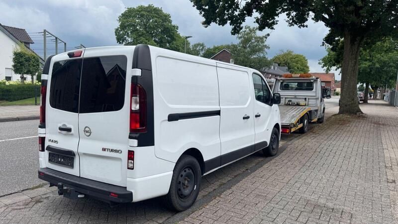 Gebraucht Opel Vivaro 145 PS (106 kW) 2017 Weiß Van / Kleinbus
