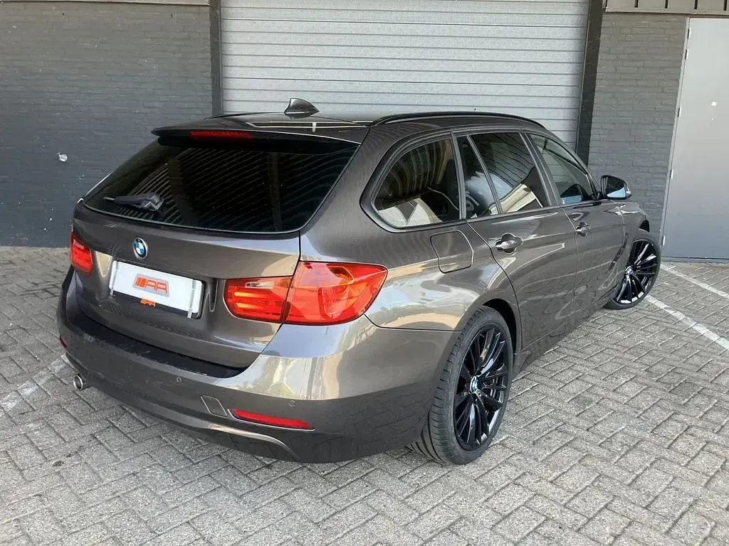 Gebraucht BMW 320 Executive 184 PS (135 kW) 2013 Braun Kombi