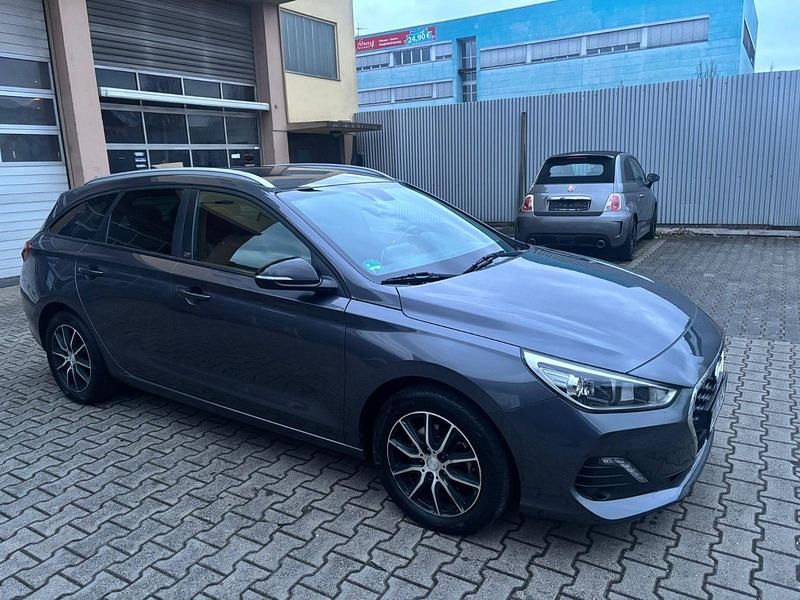 Gebraucht Hyundai i30 GO! 120 PS (88 kW) 2018 Grau Kombi