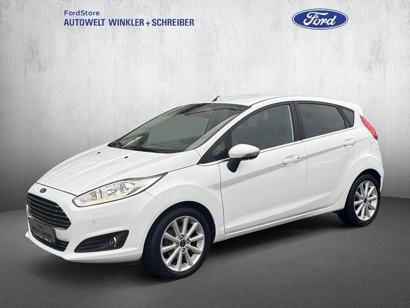 Weiß Gebraucht 2015 Ford Fiesta Titanium Limousine | 8.390 € - Bild 1/4
