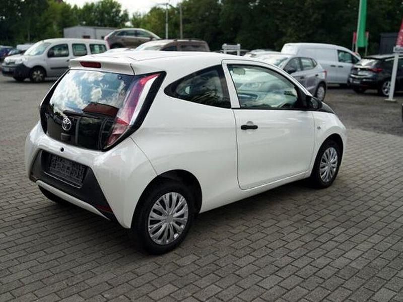 Gebraucht Toyota Aygo 69 PS (50 kW) 2018 Weiß Kleinwagen