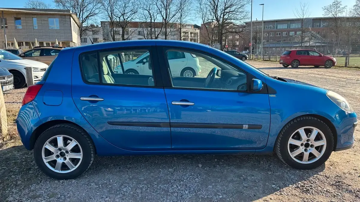 Używany Renault Clio III 110 KM (80 kW) 2006 Niebieski Hatchback