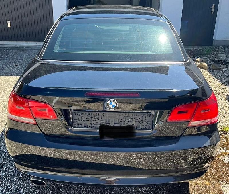 Gebraucht BMW 320 Cabriolet 177 PS (130 kW) 2009 Schwarz Cabrio