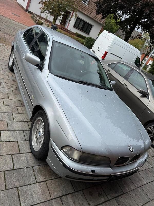 Grau Gebraucht 1996 BMW 535 Limousine | 6.450 € (Guter Preis) - Bild 1/4