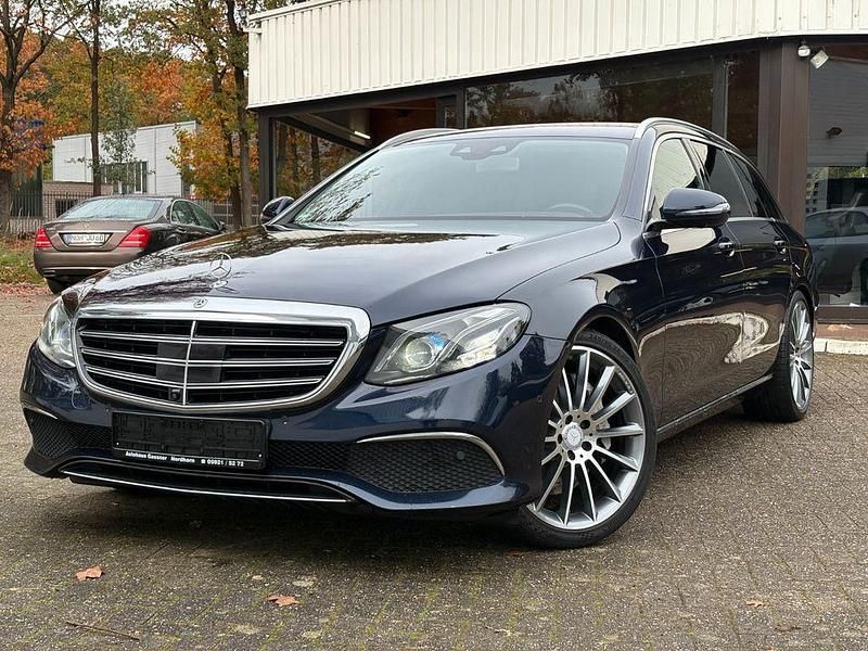Blau Gebraucht 2018 Mercedes E400 AMG Limousine | 26.950 € (Fairer Preis) - Bild 1/4