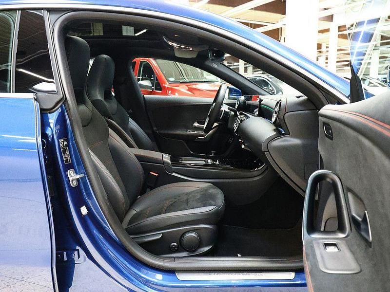 Gebraucht Mercedes CLA250e Advanced Plus 163 PS (119 kW) 2025 Blau Limousine