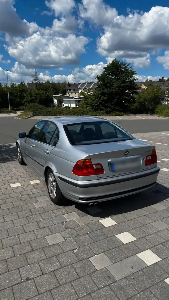 Gebraucht BMW 320 150 PS (110 kW) 1999 Silber Limousine
