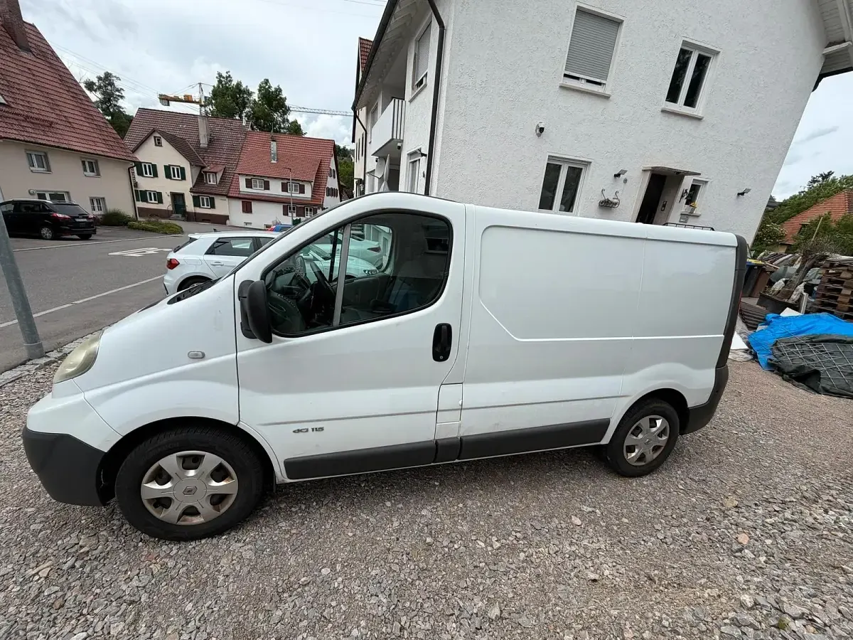 Gebraucht Renault Trafic 114 PS (83 kW) 2012 Weiß Van / Kleinbus