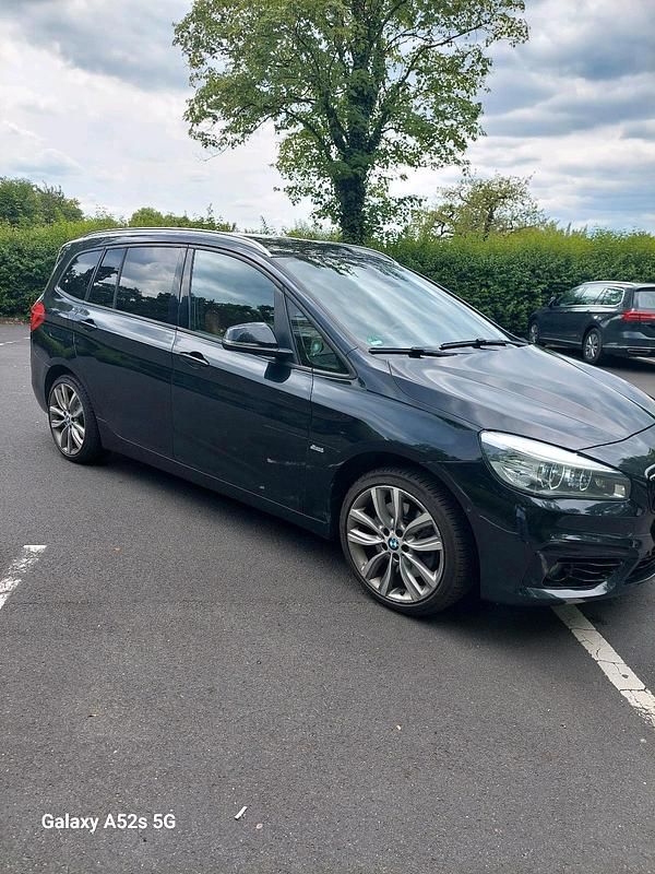 Schwarz Gebraucht 2016 BMW 220 Van / Kleinbus | 11.750 € (Guter Preis) - Bild 1/4