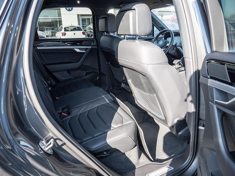 Gebraucht VW Touareg Edition 286 PS (210 kW) 2023 Grau / siliziumgrau (metallic) SUV