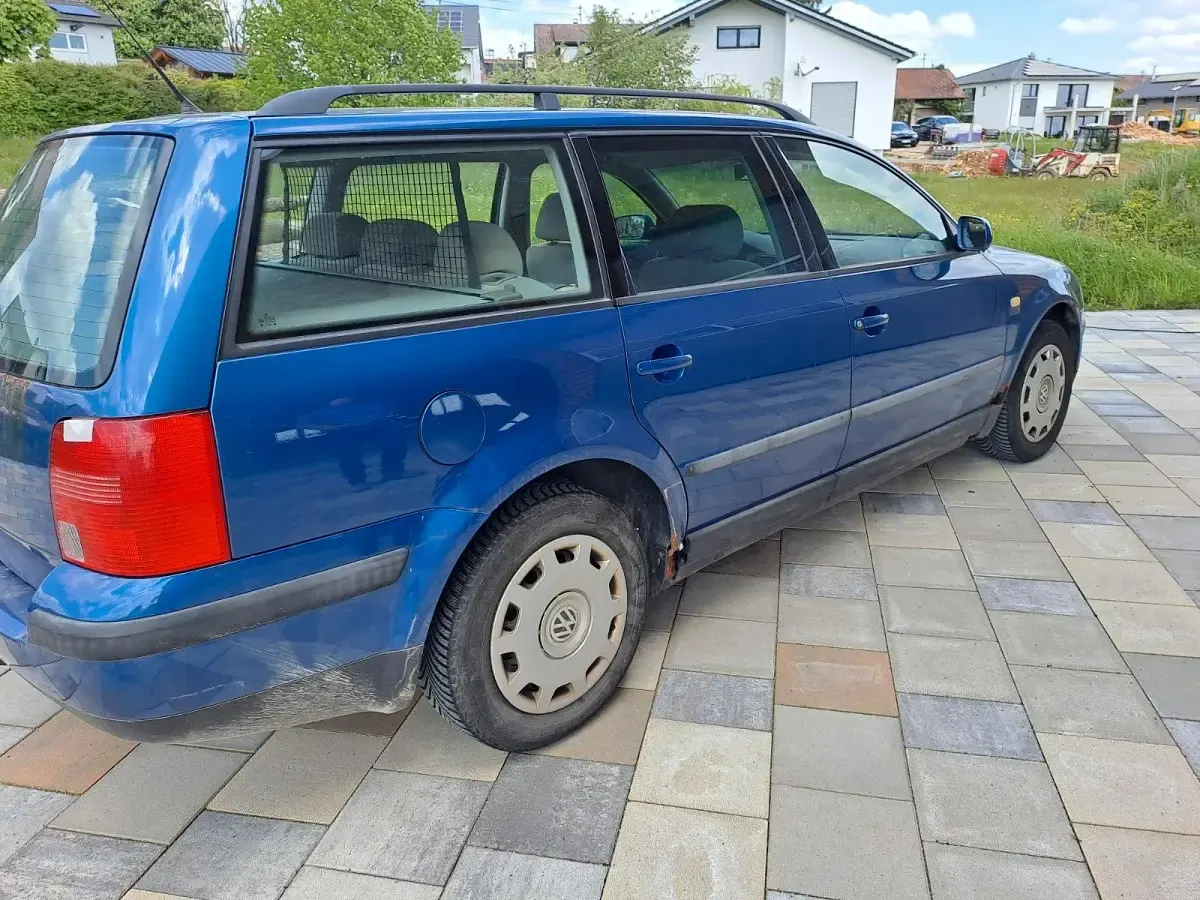 Usata VW Passat 101 CV (74 kW) 1999 Blu Station wagon