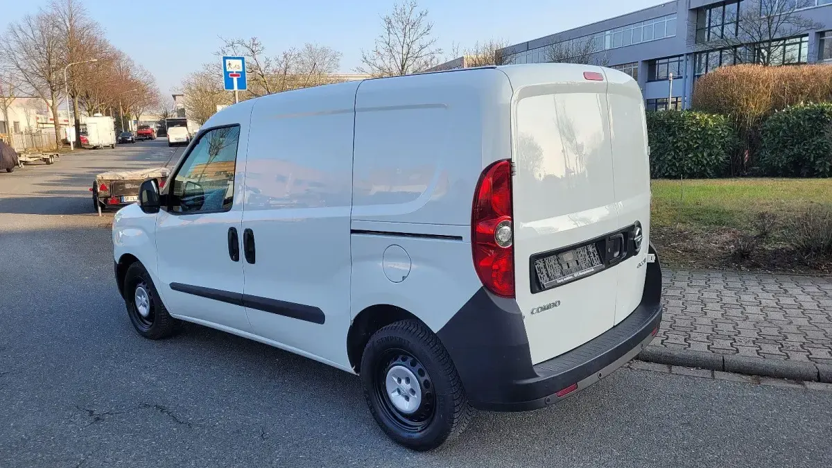 Używany Opel Combo 90 KM (66 kW) 2015 Biały Minivan