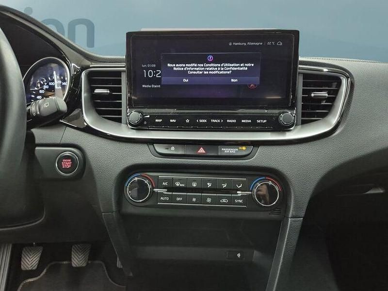 Gebraucht Kia Ceed 120 PS (88 kW) 2023 Silber Kleinwagen