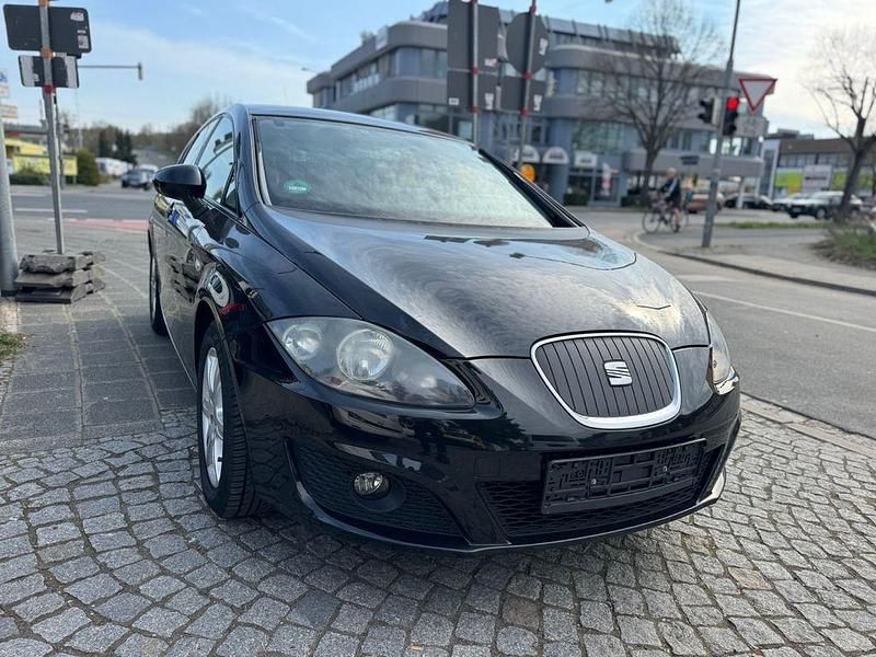 Second-hand Seat Leon Stylance 105 CP (77 kW) 2011 Negru Hatchback