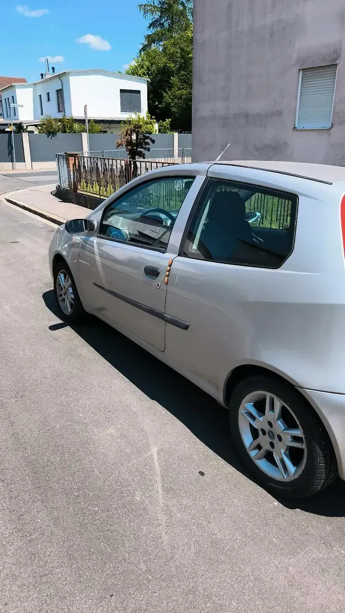 Gebraucht Fiat Punto 80 PS (58 kW) 2005 Silber Kleinwagen
