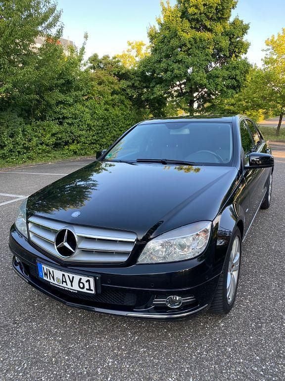 Schwarz Gebraucht 2011 Mercedes C200 Avantgarde Limousine | 7.300 € (Guter Preis) - Bild 1/4
