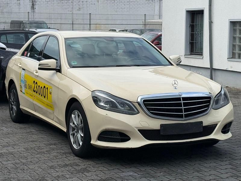 Gebraucht Mercedes E220 170 PS (125 kW) 2016 Gelb Limousine