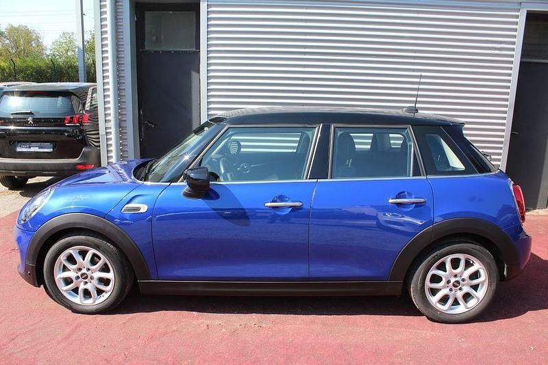Używany Mini Cooper Essential 136 KM (100 kW) 2021 Niebieski Hatchback