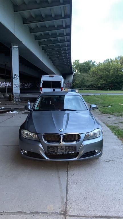 Silber Gebraucht 2009 BMW 318 Limousine | 3.500 € (Superpreis) - Bild 1/4