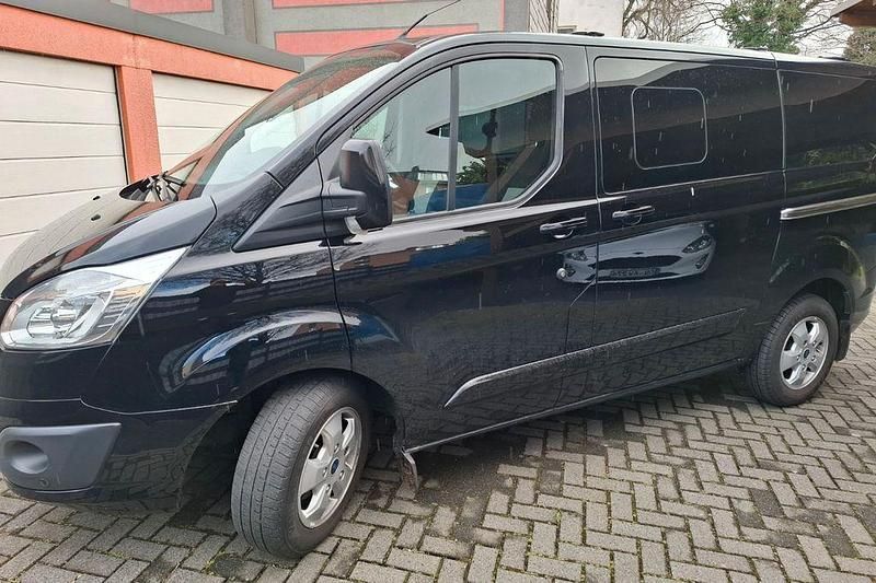 Gebraucht Ford Tourneo Titanium 170 PS (125 kW) 2017 Schwarz Van / Kleinbus