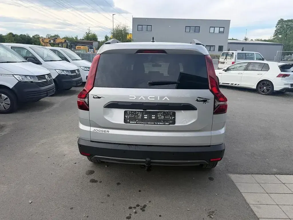 Gebraucht Dacia Jogger Expression 101 PS (74 kW) 2022 Silber Van / Kleinbus