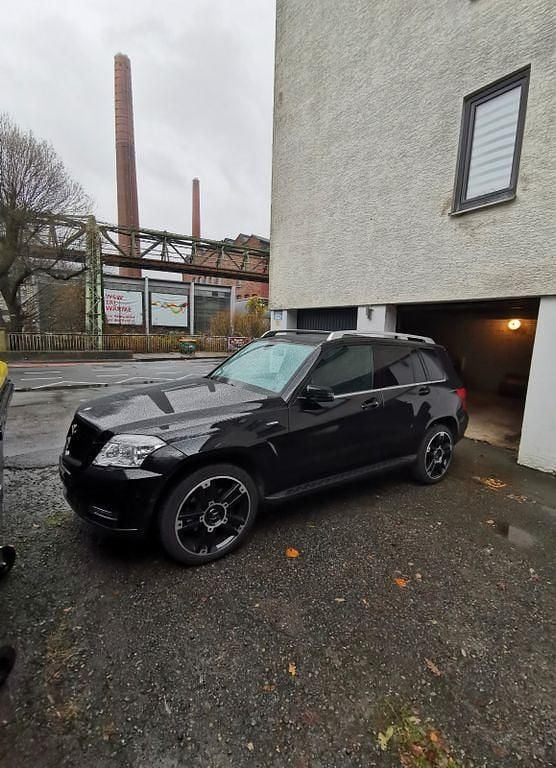 Schwarz Gebraucht 2011 Mercedes GLK220 SUV | 9.900 € (Guter Preis) - Bild 1/4