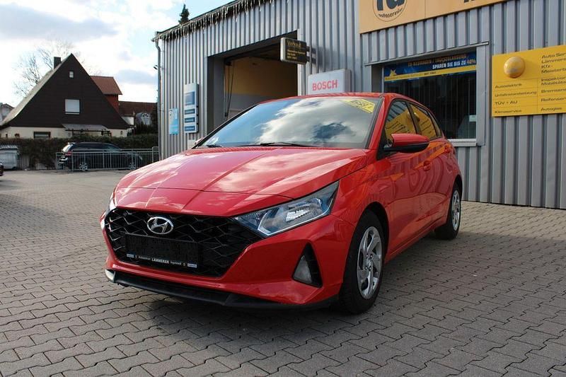 Gebraucht Hyundai i20 Trend 101 PS (74 kW) 2020 Rot Kleinwagen
